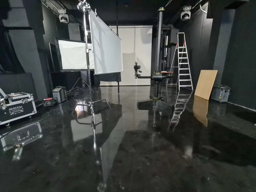 монтаж пола в Фотостудия Арцимовича