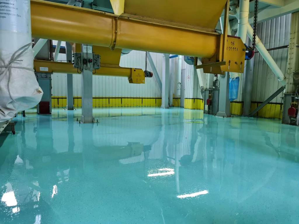монтаж полиуретанового наливного покрытия в Детчинском комбикормовом заводе